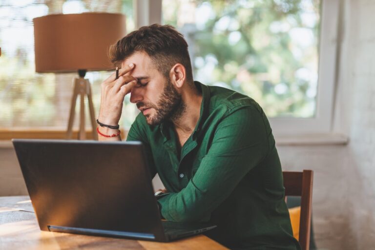 Young,Man,Having,Stressful,Time,Working,On,Laptop